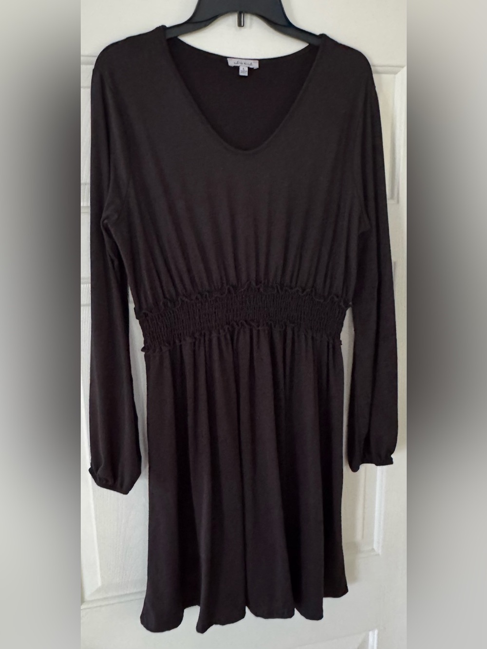 white birch Black Long-Sleeve V-Neck Smocked-Waist Dress size large